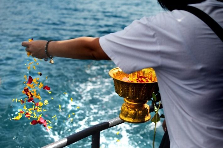 Sea Burial - Hong En Life